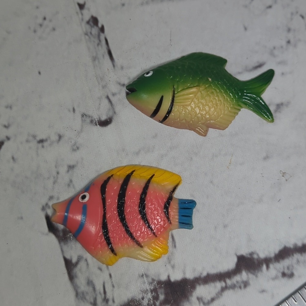Tropical Fish Plastic Refrigerator Fridge Magnets Lot of 2
